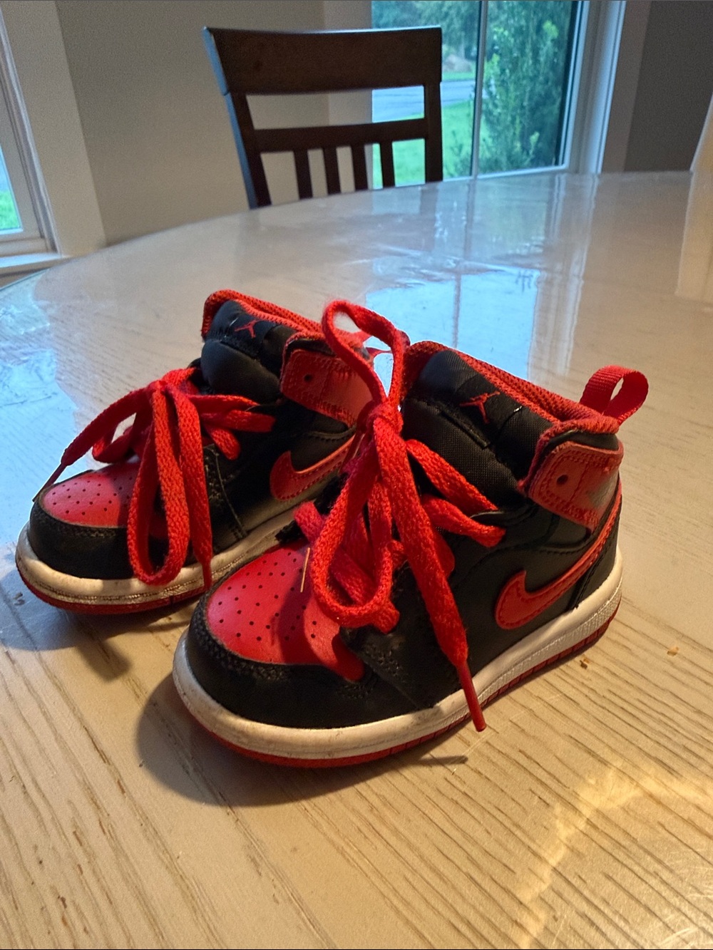 Nike Kids Black and Red Mid-Top Sneakers